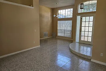 3 bed, 1950 sqft, $2,380 — Photo 2