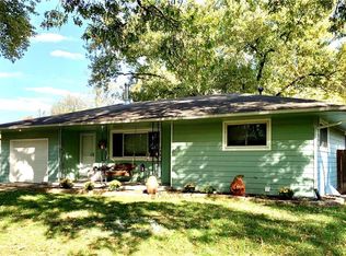 913 Somers St, Tonganoxie, KS 66086