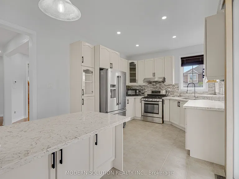 4 Overhold Cres — Photo 16