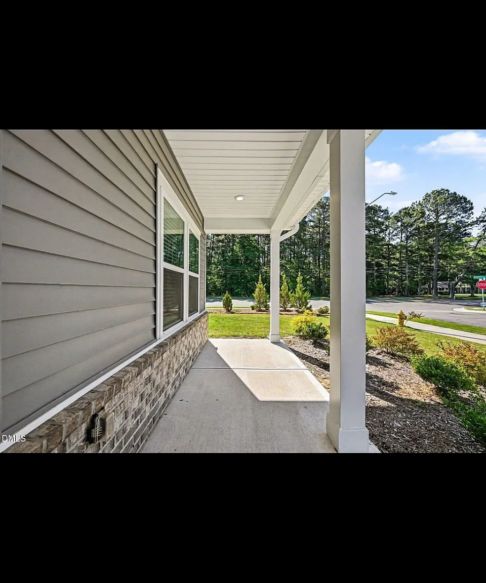 4 bed, 2407 sqft, $2,695 — Photo 4