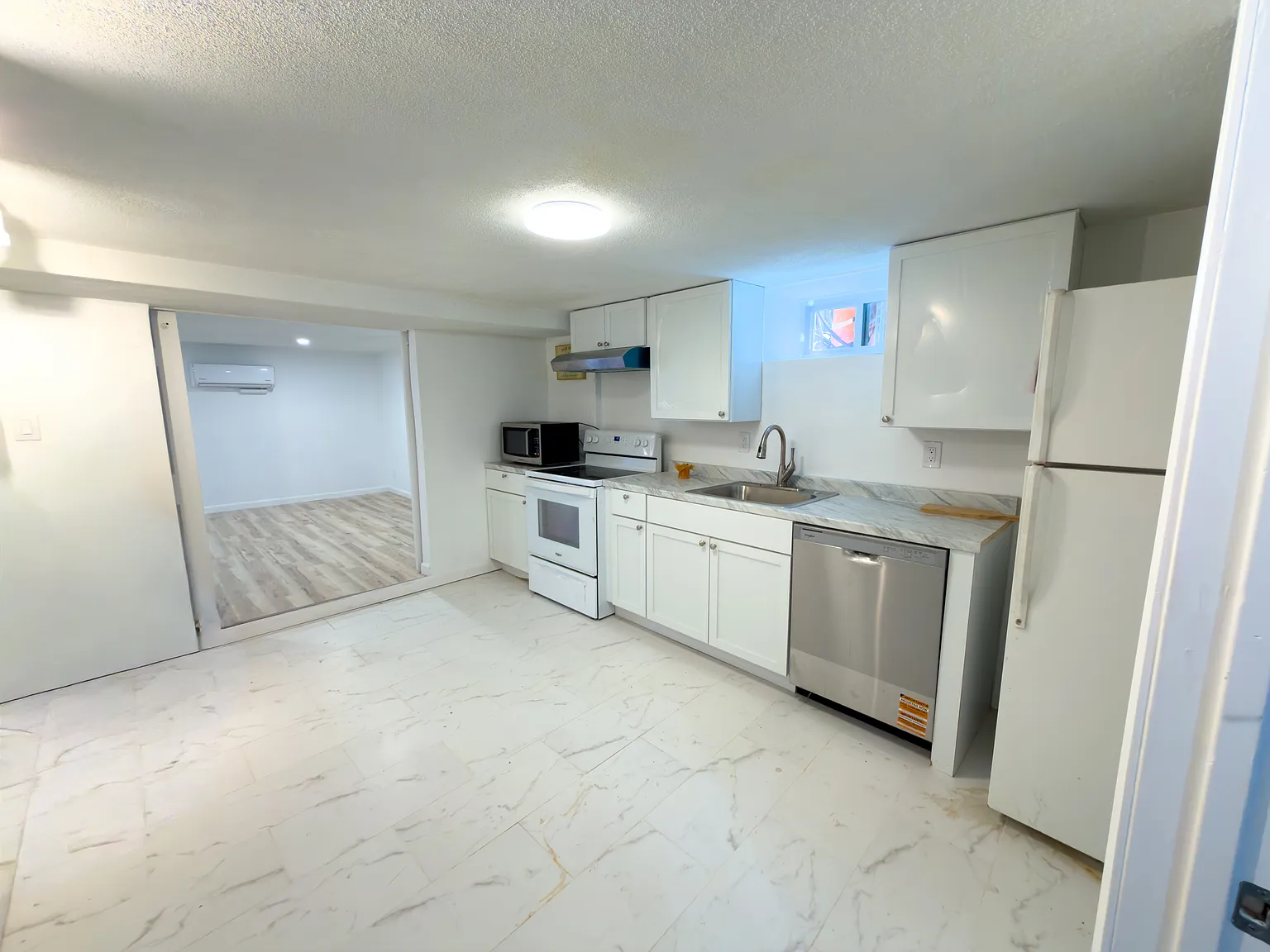 Studio, 500 sqft, $2,500 — Photo 3