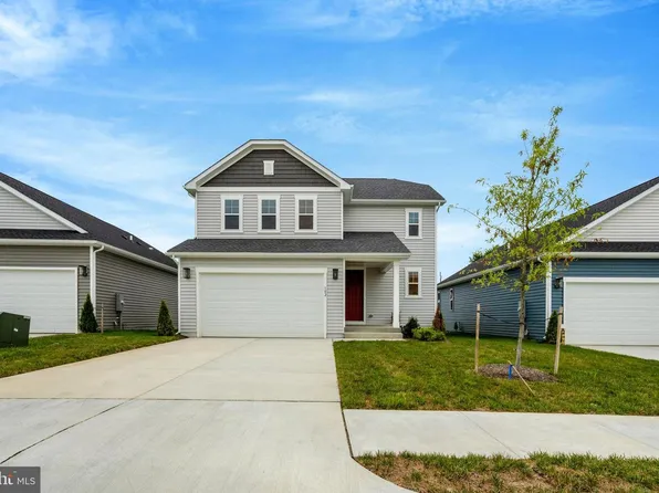 102 Midsummer Ln, Middletown, VA 22645