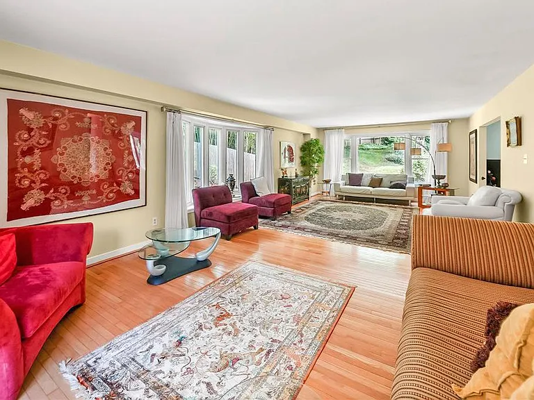482 Gypsy Ln — Photo 10