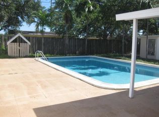 5841 N Farragut Dr, Hollywood, FL 33021