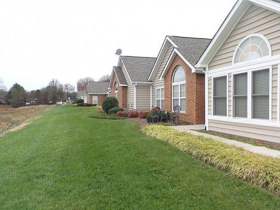 3rd image of 222 Avonlea Pl #0