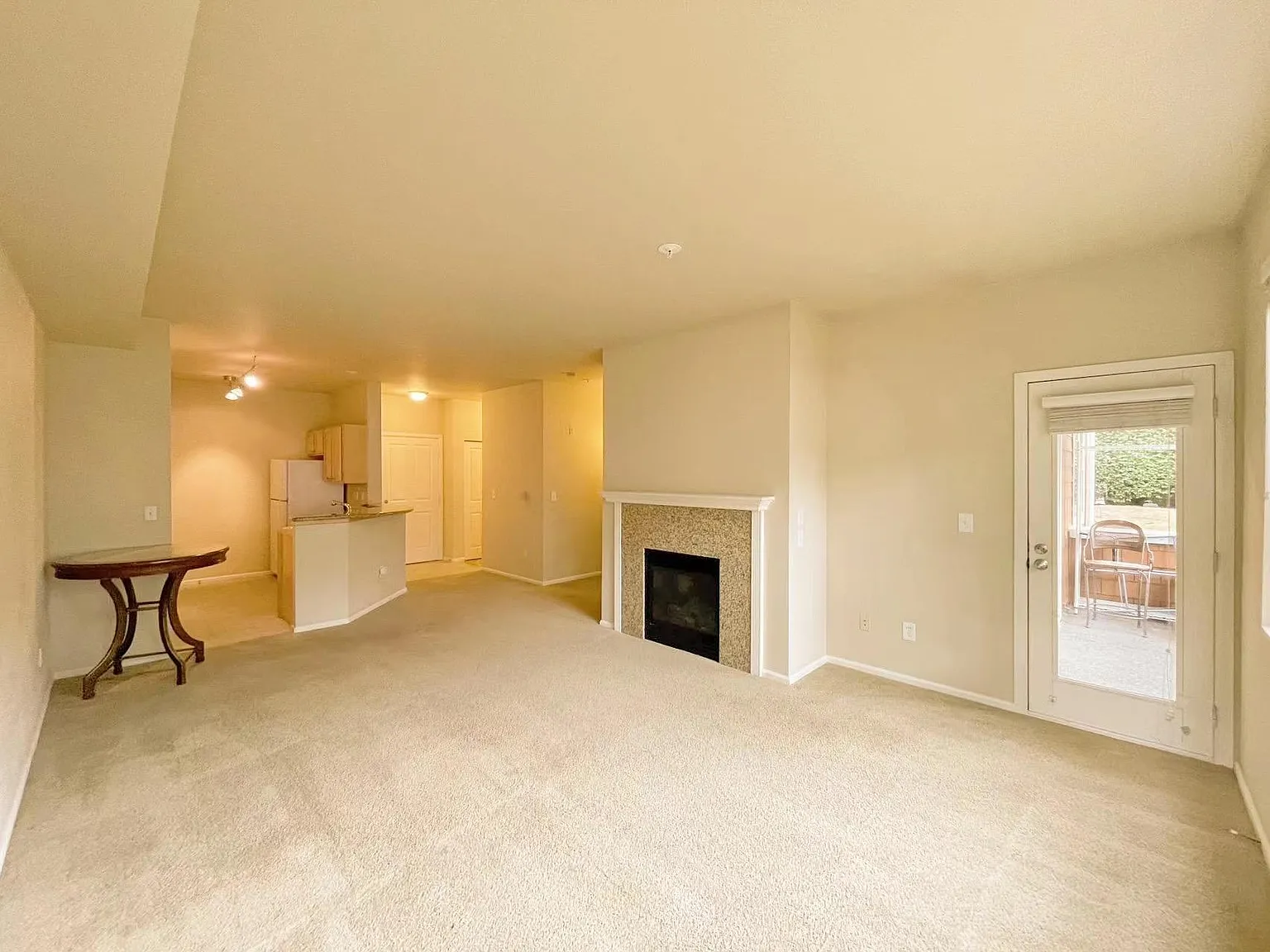 1 bed, 702 sqft, $1,950 — Photo 3