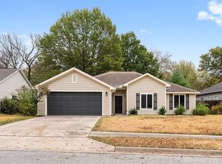 1744 N Hunters Rdg, Fayetteville, AR 72701