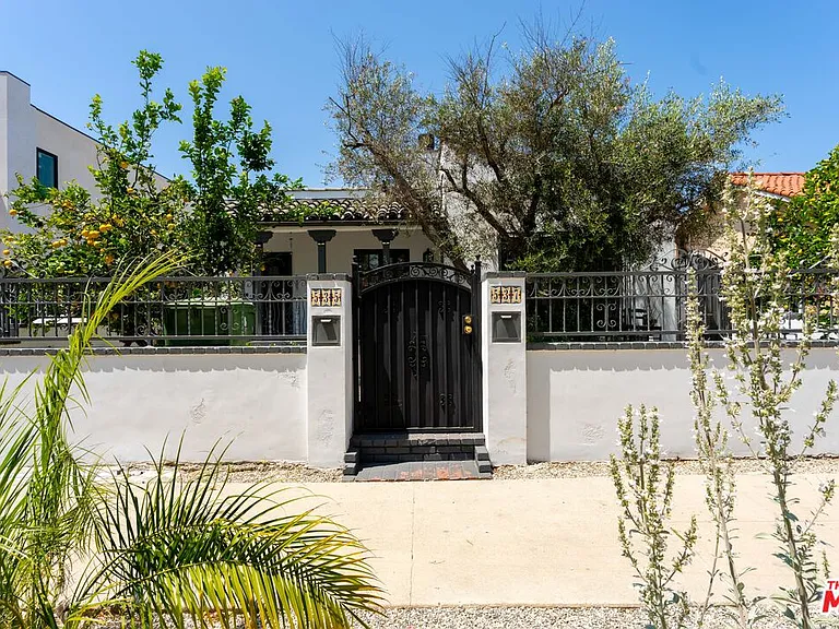 537 N Poinsettia Pl — Photo 23