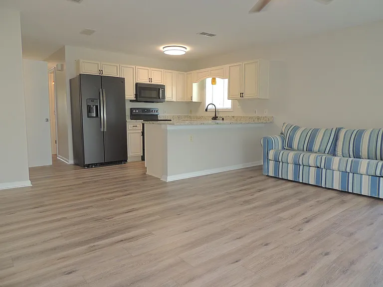 925 Fairwood Lakes Ln #25-A — Photo 2