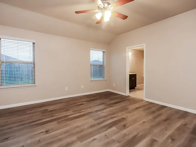 407 Ashley Falls Ln — Photo 10