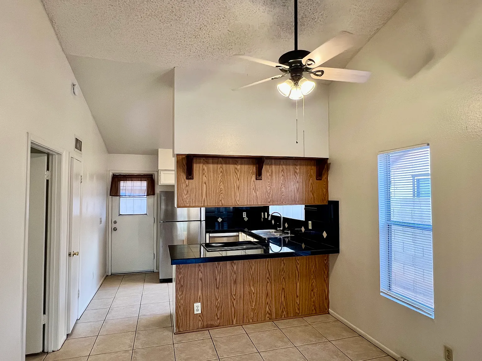 2 bed, 775 sqft, $1,595 — Photo 3