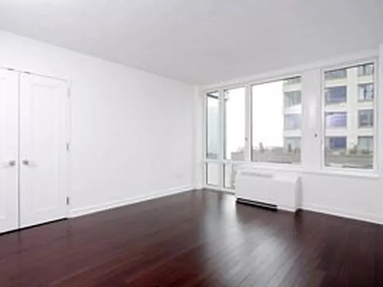 80 Riverside Blvd #15D — Photo 1