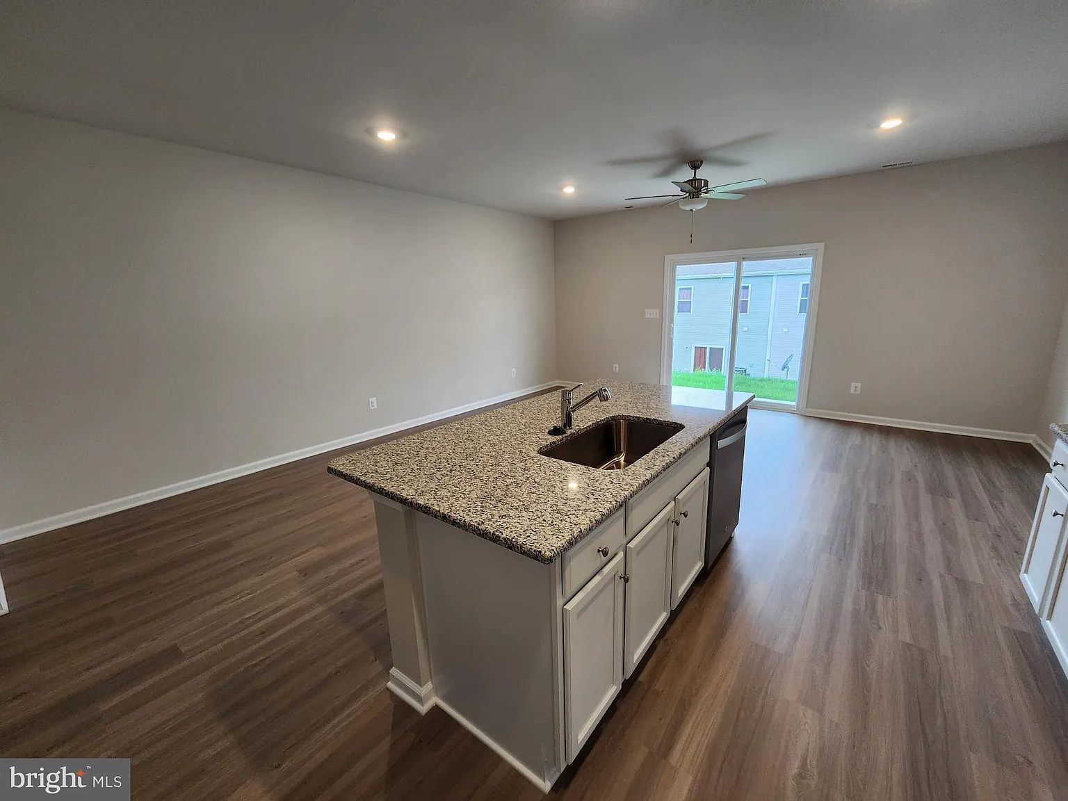 3 bed, 2.5 bath, 1443 sqft, $1,795 — Photo 4