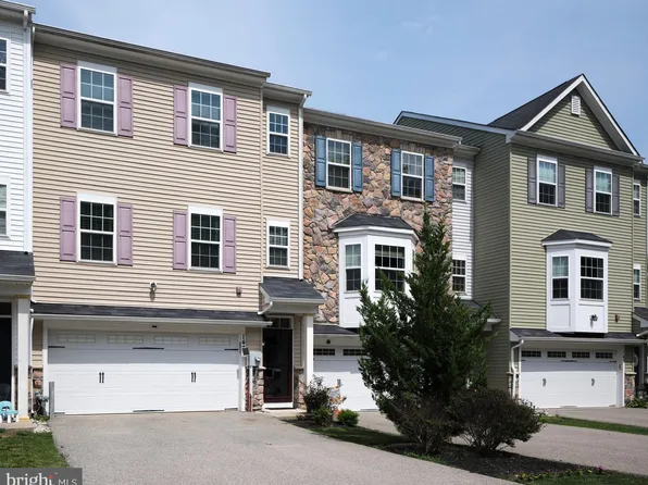 143 Graystone Dr, Trevose, PA 19053