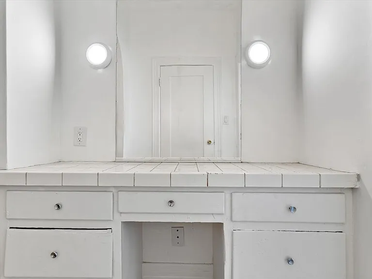1511 W 4th St #23 — Photo 8