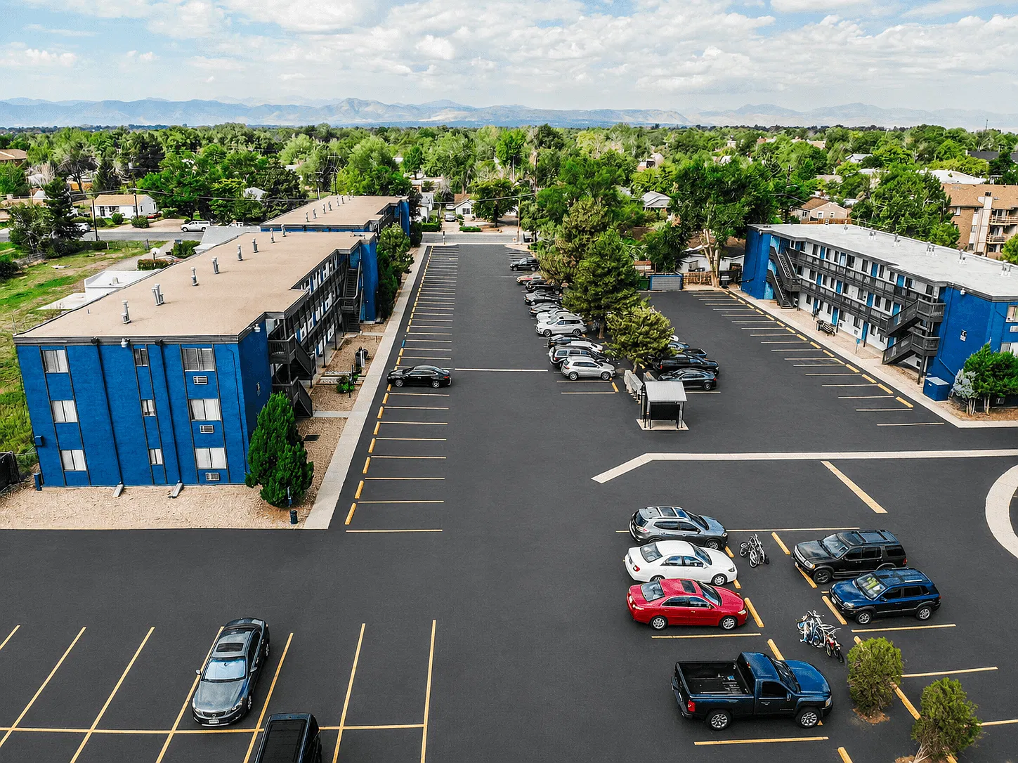 Parkwood Plaza Apartments — Photo 1