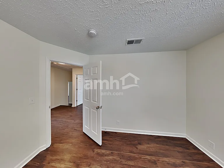 305 Schoolhouse Ct — Photo 16