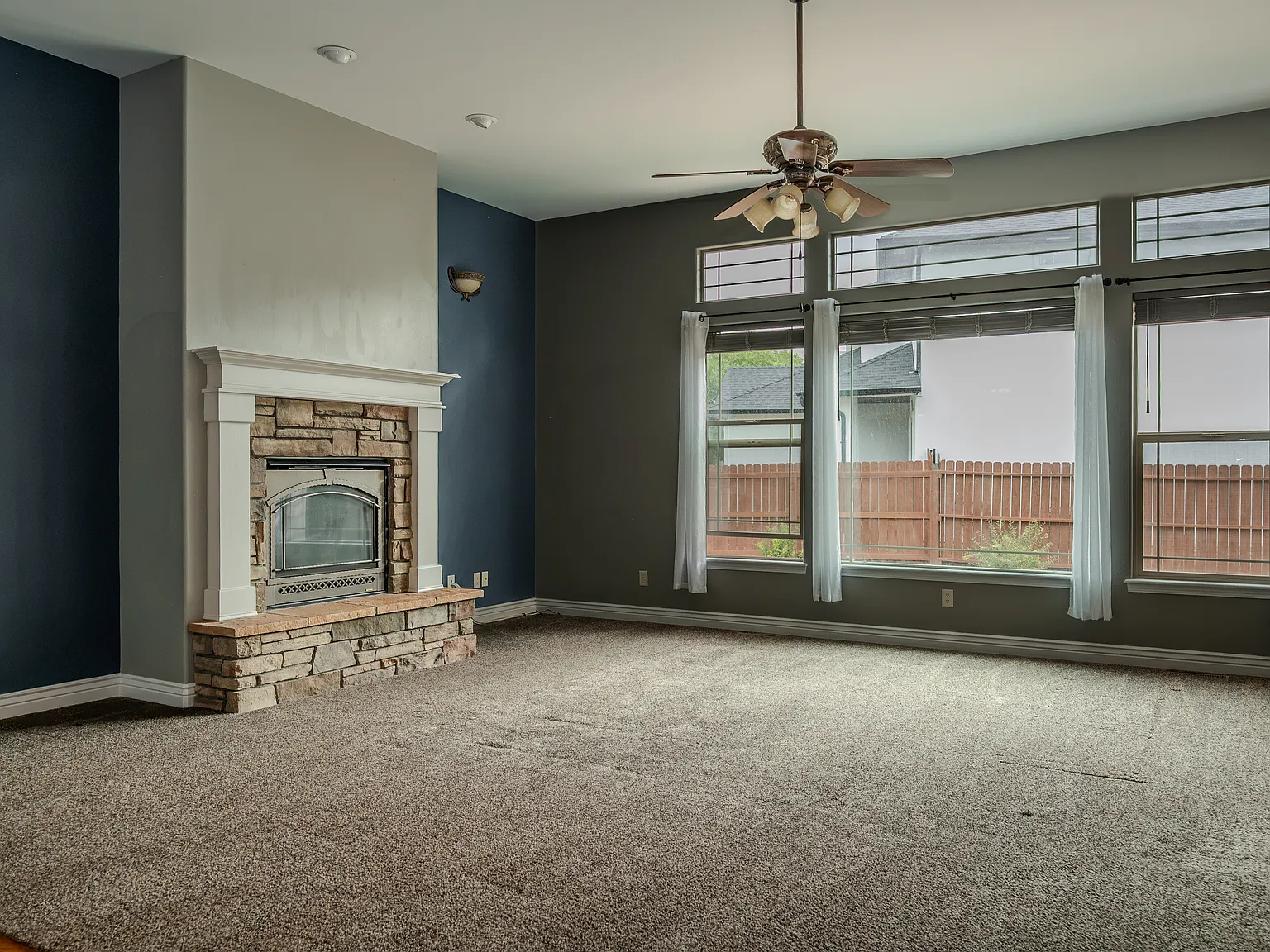 3 bed, 2438 sqft, $3,300 — Photo 4