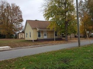 61 Park Cir, Lexington, NC 27295