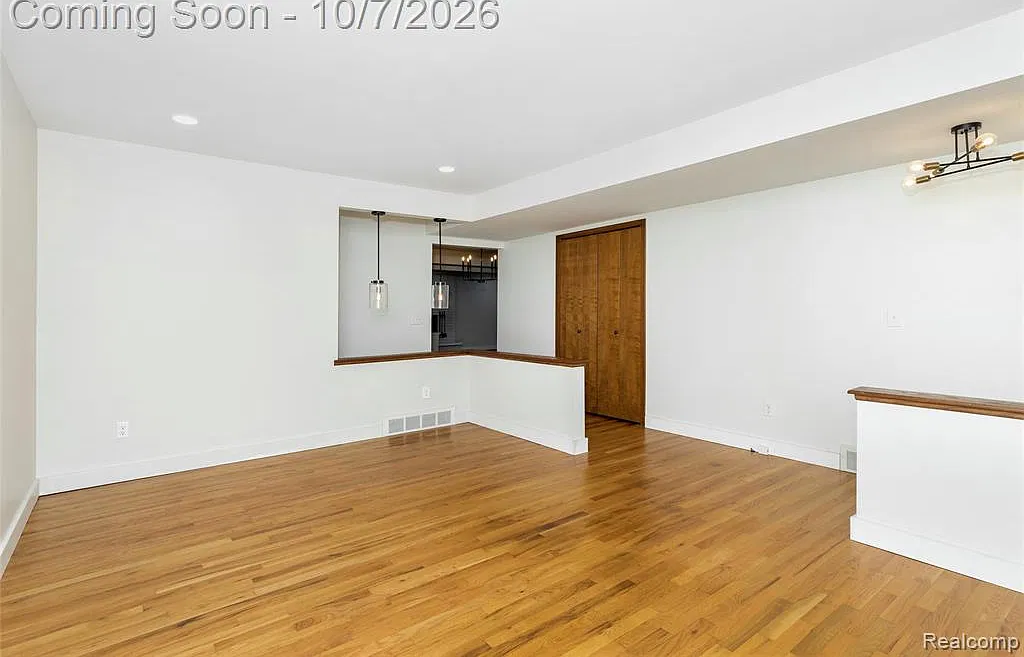 3 bed, 2.0 bath, 1618 sqft, $2,400 — Photo 4