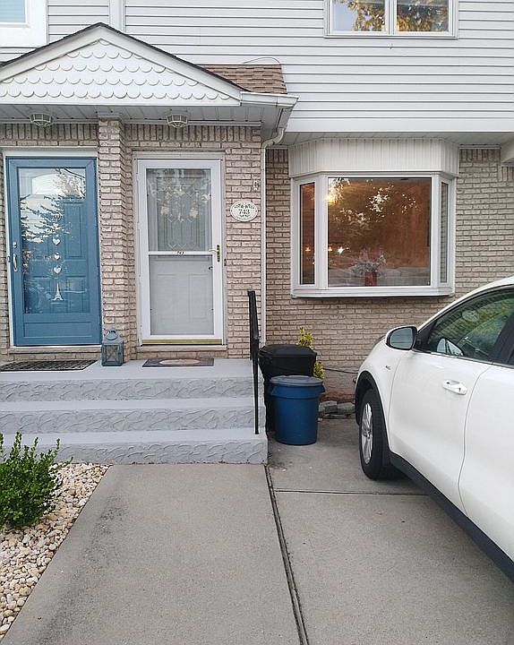1st image of 743 Barlow Ave