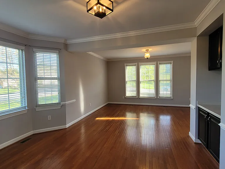 11201 Yardley Ct — Photo 5