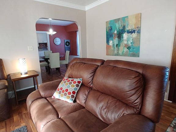 4th image of 4004 Stickney Ave #3