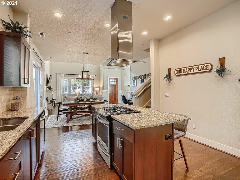 28142 SW Iceland Ave — Photo 4