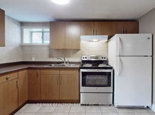 28 Woodgrove Dr #E10, Toronto, ON M1E 3J8