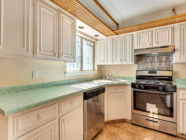 301 Los Nietos Ct — Photo 11