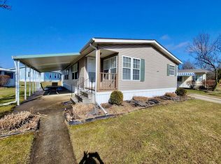 16 Creekside Trl #16, Olmsted Falls, OH 44138