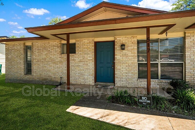 1st image of 517 Oak Dr