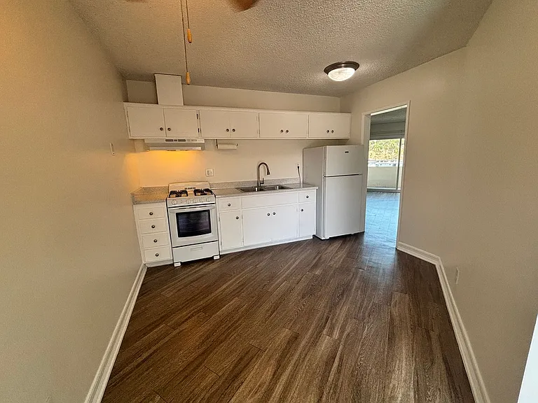 University Terrace Apartments — Photo 26