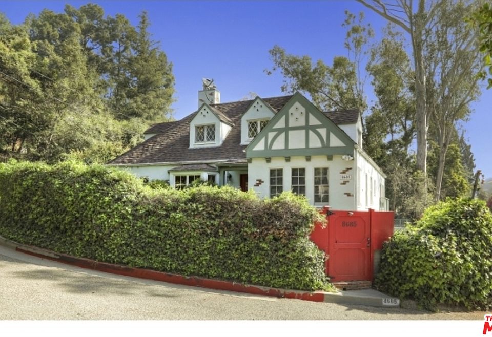 1st image of 8685 Crescent Dr