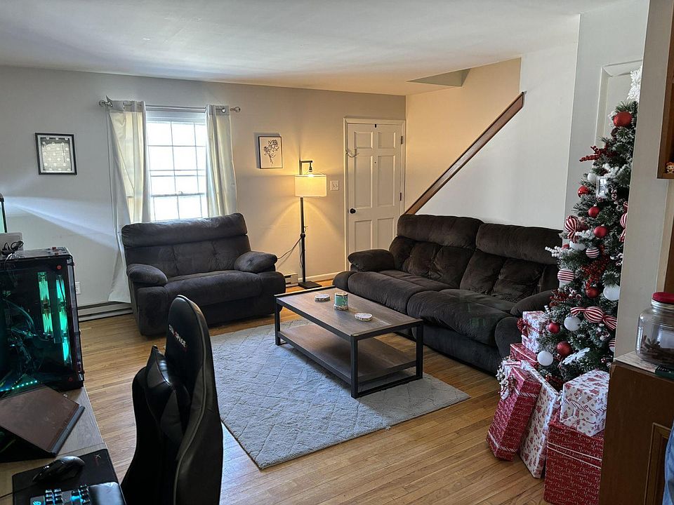 1st image of 584 Holt Ln Unit 3