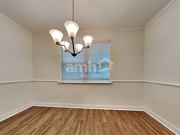 4th image of 215 Swan Dr