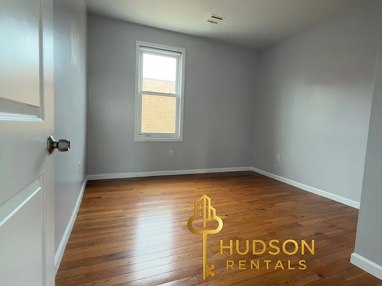 550 Garfield Ave #3F — Photo 7