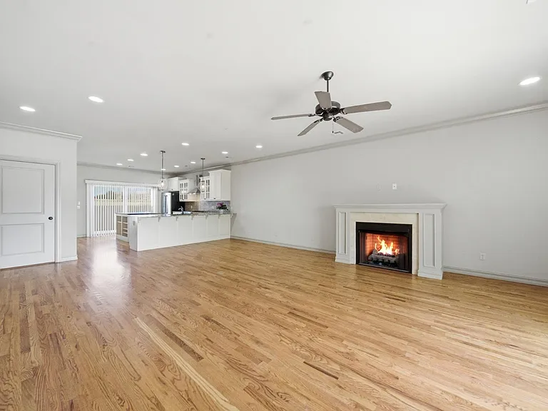 1333 E 41st Pl — Photo 7