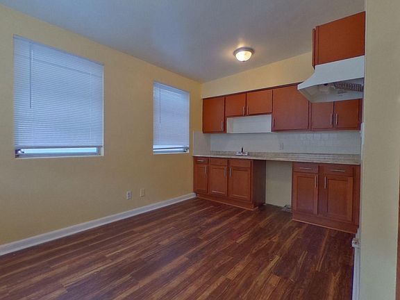 3rd image of 1554 W 26th St