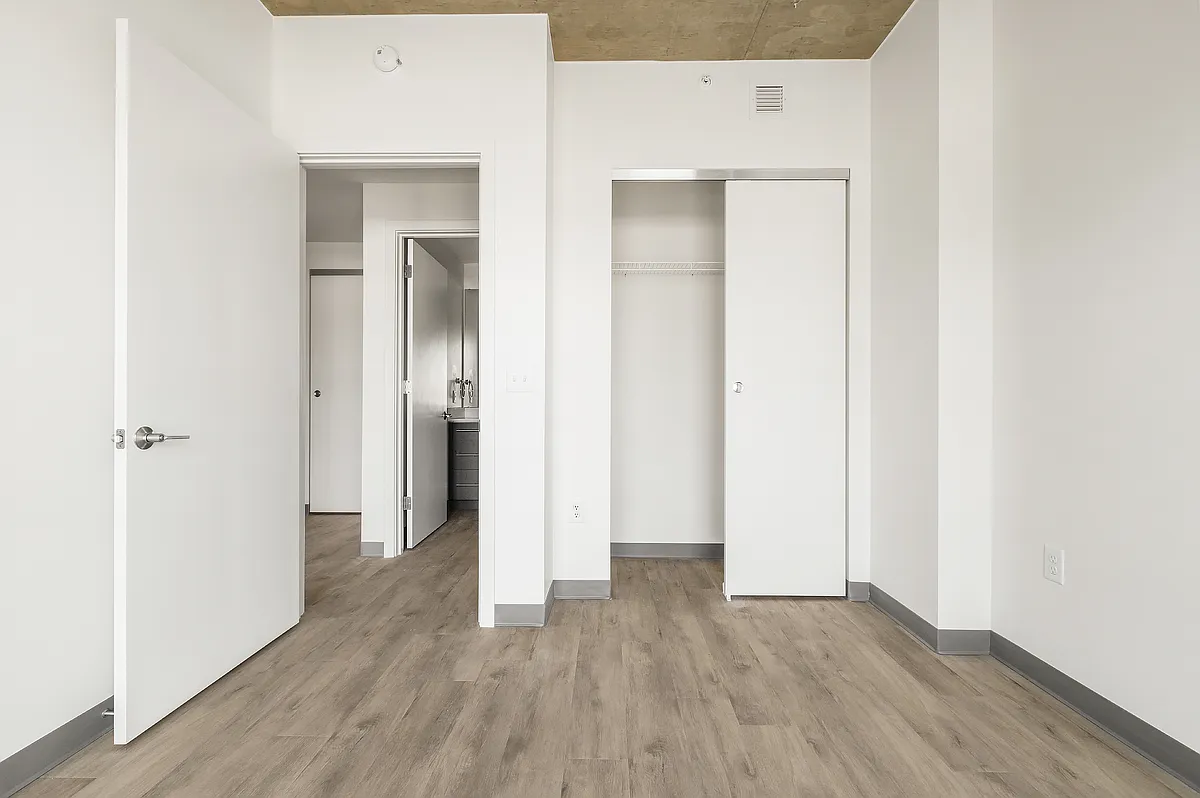 Building Photo - Alder 9