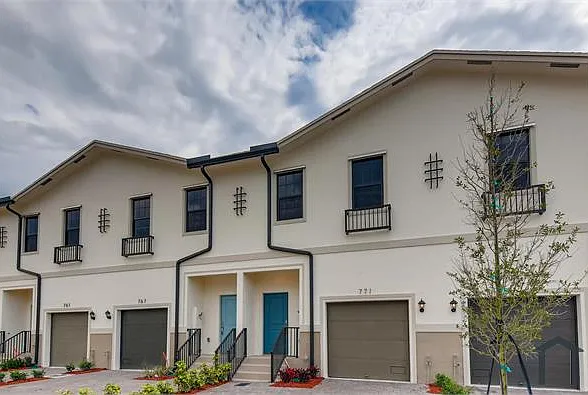 1116 SW 7th Ct — Photo 1