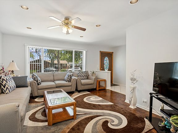 3rd image of 631 Ironwood Dr