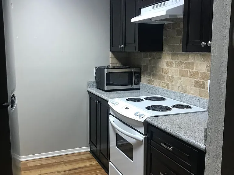 1301 Saint John St #104 — Photo 7