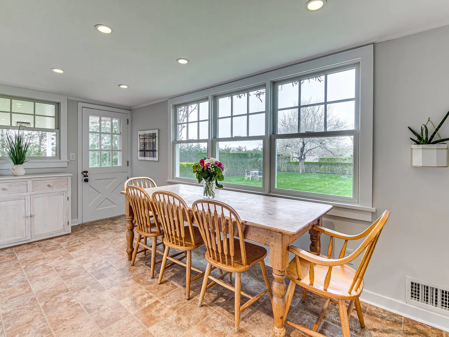 Country Charm in Wainscott — Photo 4