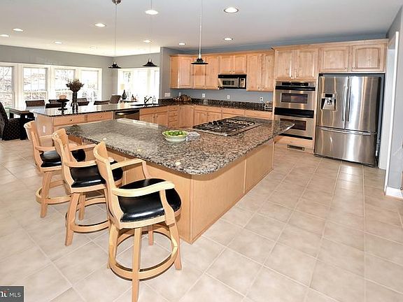 4th image of 6737 Bunkers Ct