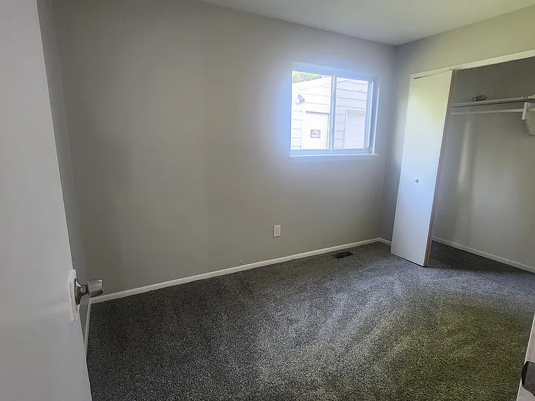 424 Third — Photo 10