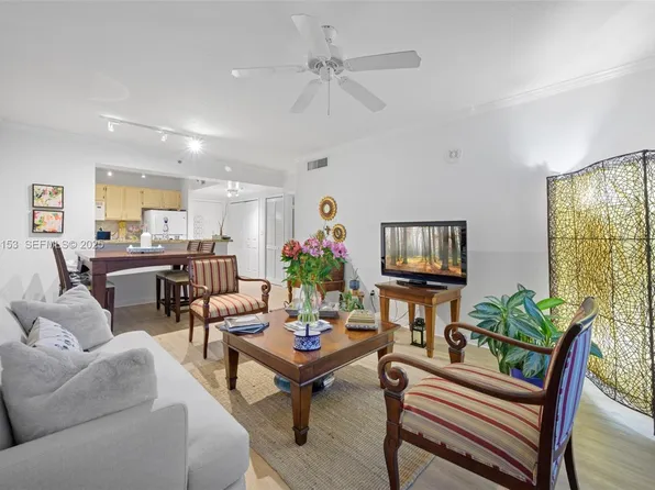 2665 SW 37th Ave APT 202, Miami, FL 33133