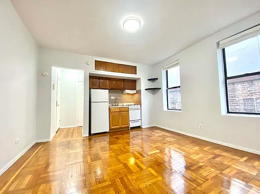 Rented by Astoria Realty | media 15