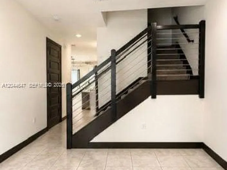 15668 NW 91st Ct — Photo 4