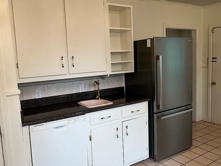 516 N Park St — Photo 11